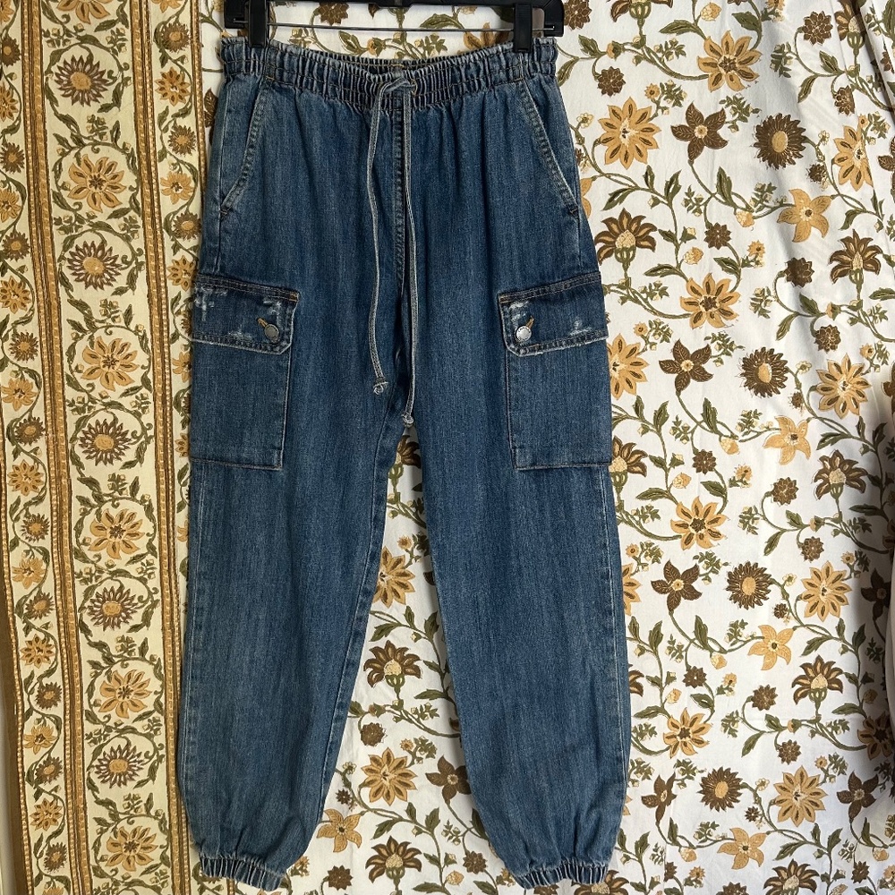 Carmar Los Angeles. Size small (Vintage Look) Distressed Denim Cargo Jeans